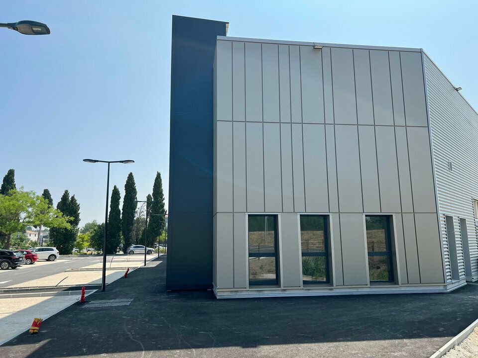 LOCATION LOCAL COMMERCIAL 310m2 SALON DE PROVENCE