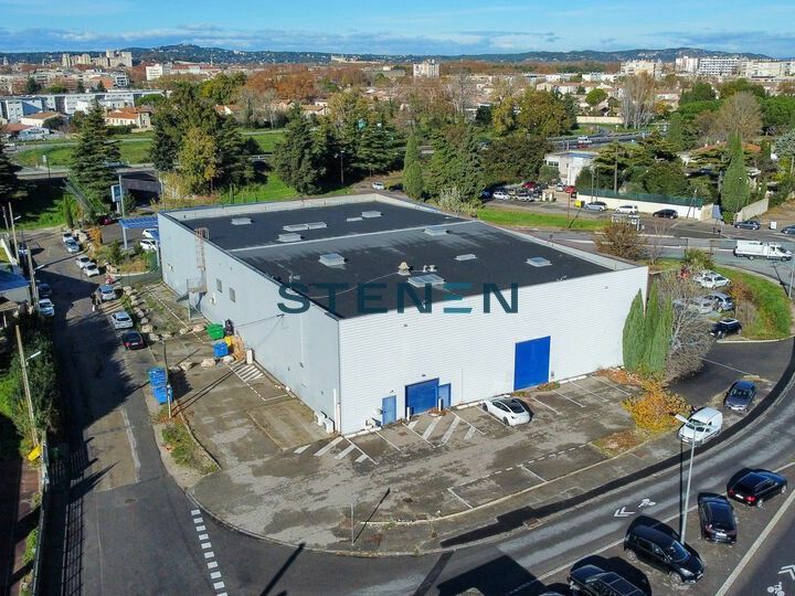 Location local commercial 250 m² non divisibles