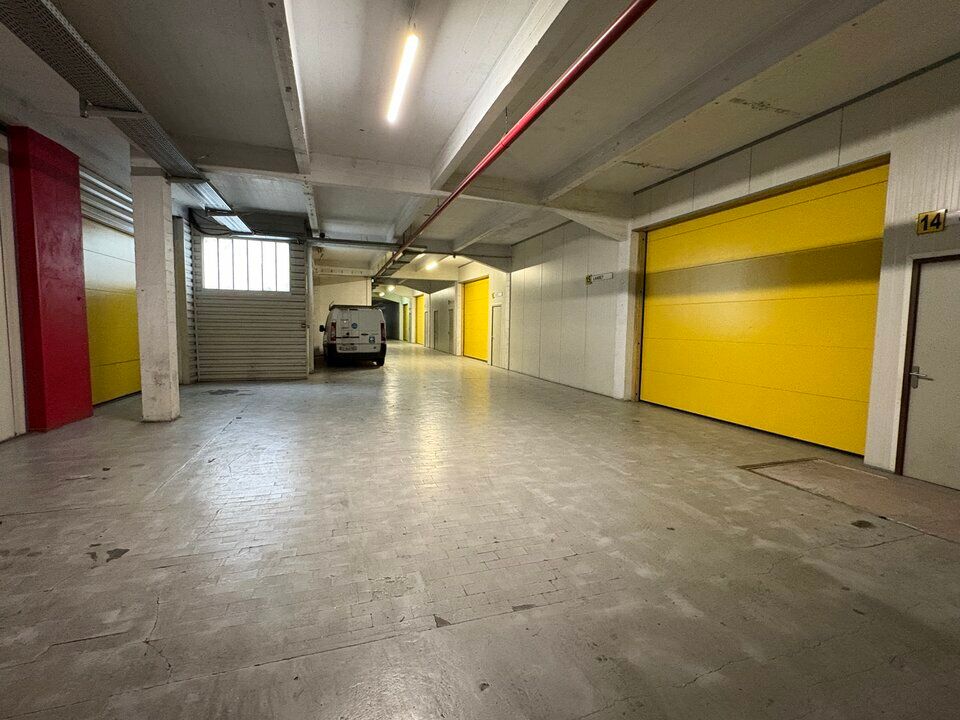 Location local d''activites 443.5 m² divisibles à partir de 45.5 m²