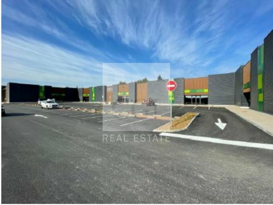 Location local commercial 381 m² non divisibles