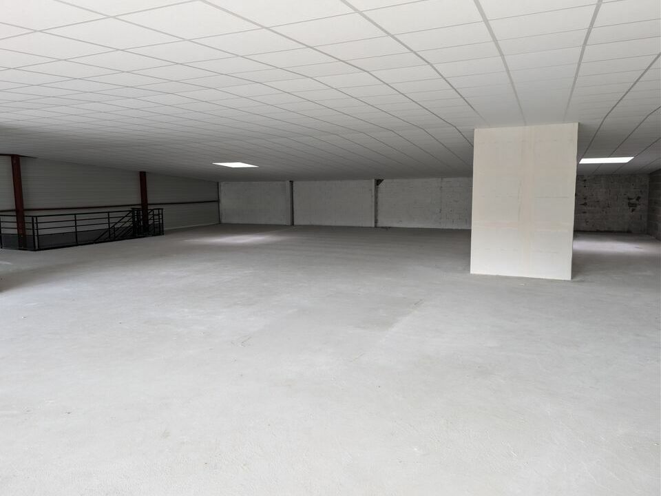 Vente local commercial 1018 m² non divisibles
