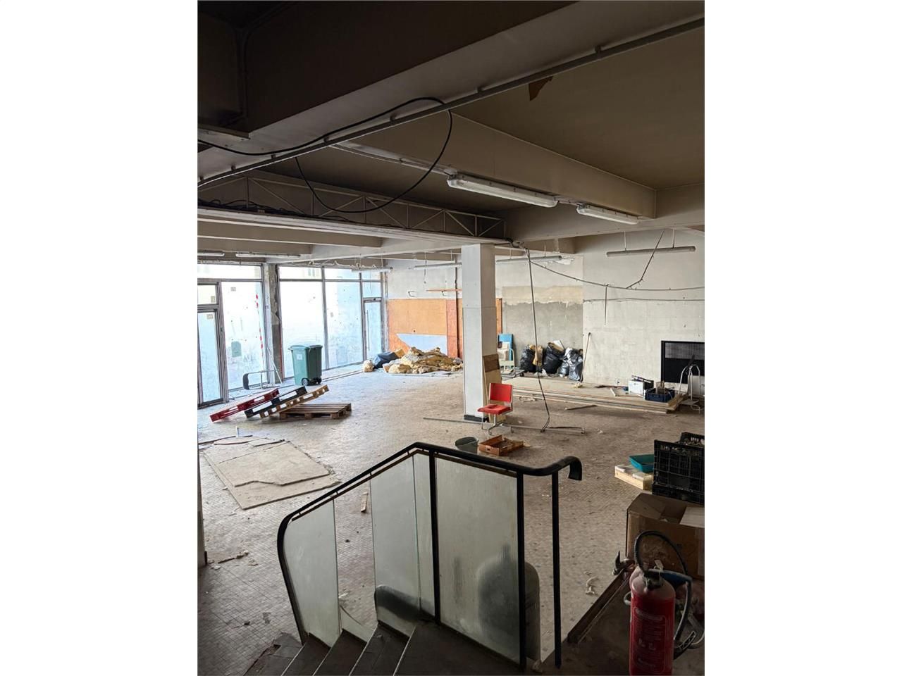 Location local commercial 230.00 m² à LIMOGES