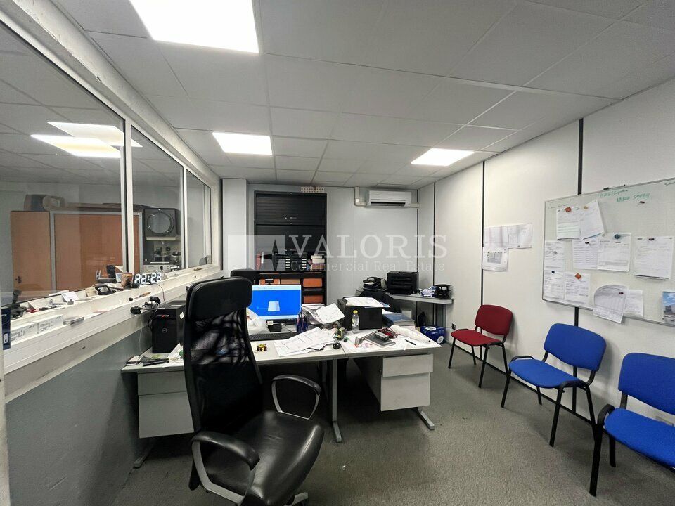 Valoris Real Estate vous propose à l'acquisition un local d'activité de 650m² idéalement situé à la sortie de la rocade est, dans la ZAC la Palombière à Saint-Priest.