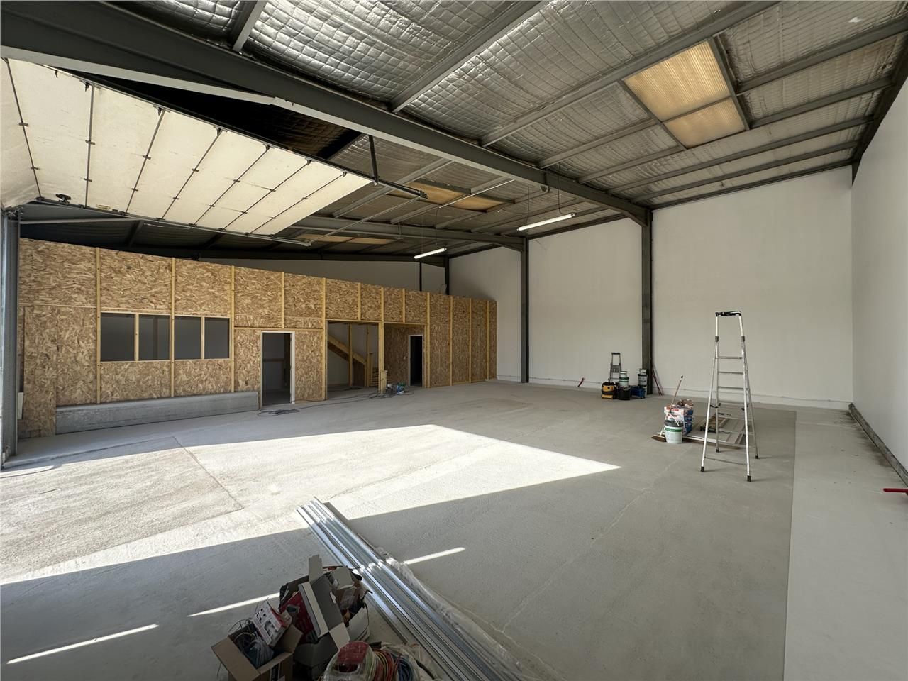 Location local 235 m² à Fréjus