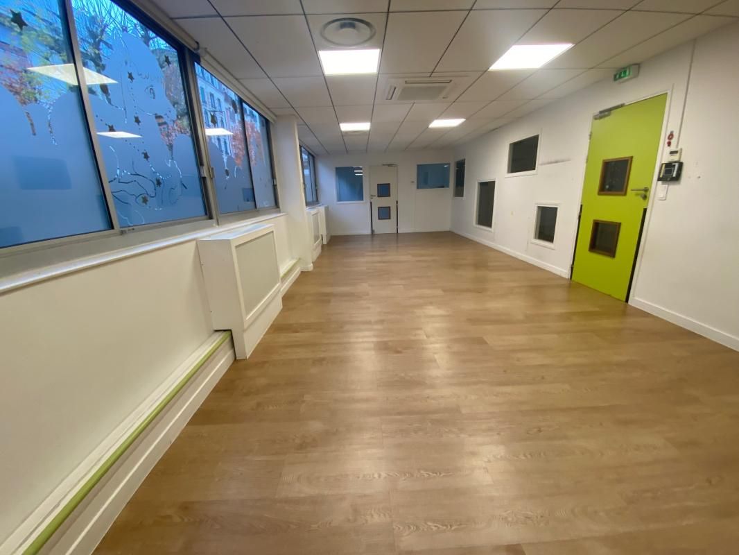 Location bureaux 680 m² non divisibles