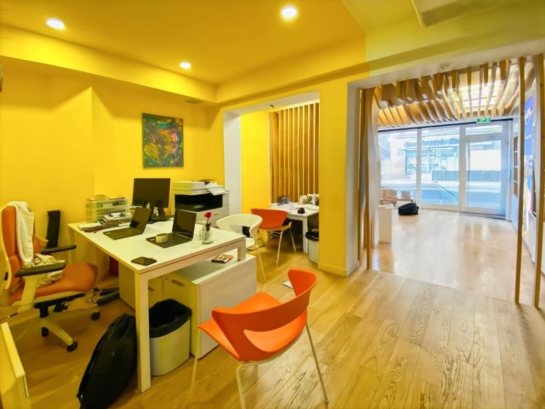 Location local commercial 68 m² non divisibles