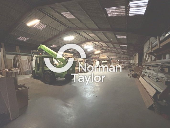 Vente local d''activites 1045 m² non divisibles