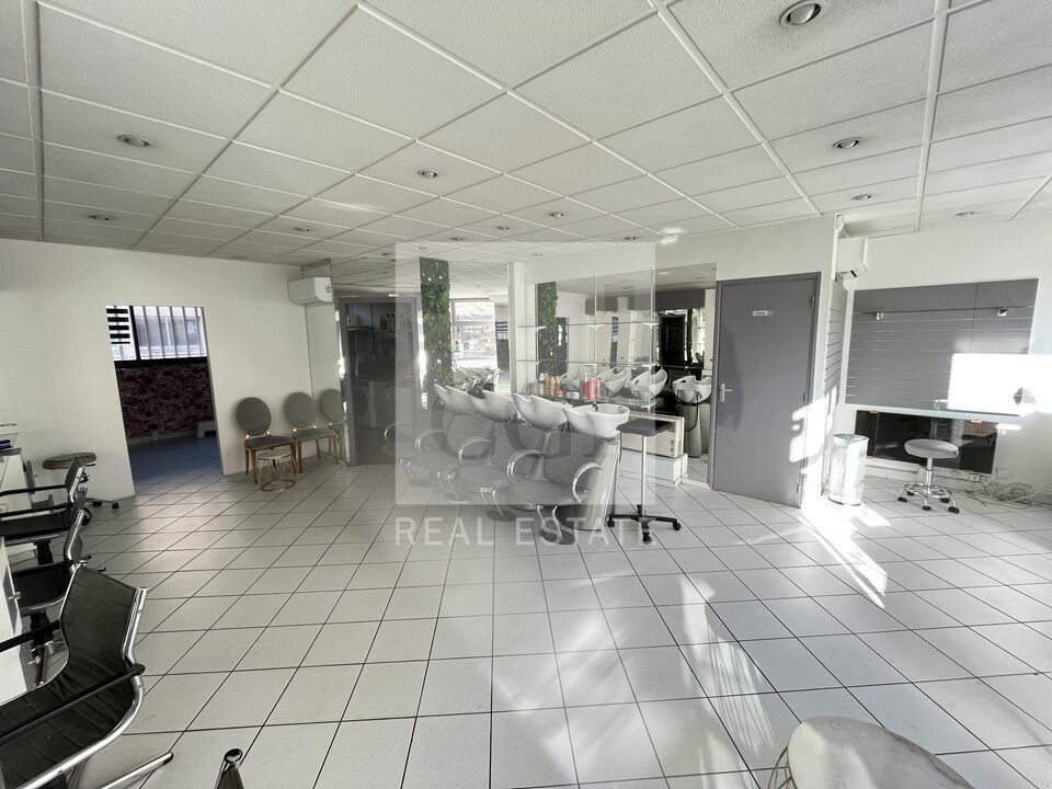 À VENDRE – LOCAL COMMERCIAL – LYON 8ème – 61,49 m² – EMPLACEMENT STRATÉGIQUE