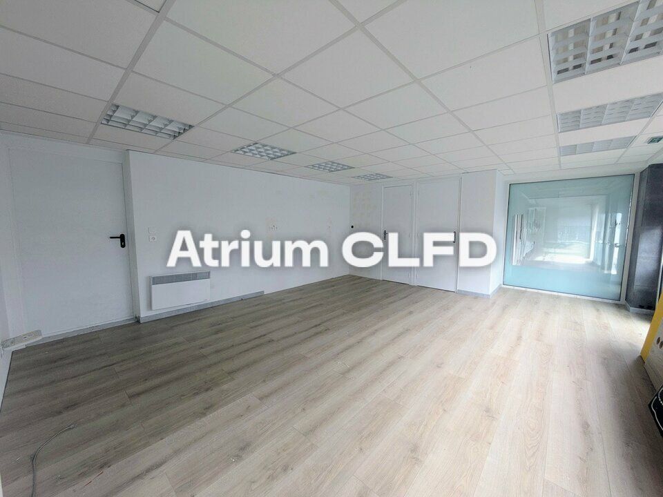 LOCATION 102 m² Salins Centre-ville