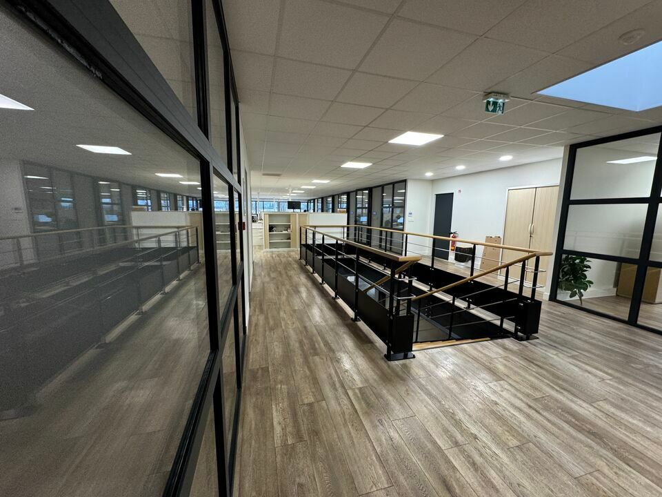 Location local d''activites 1193 m² non divisibles