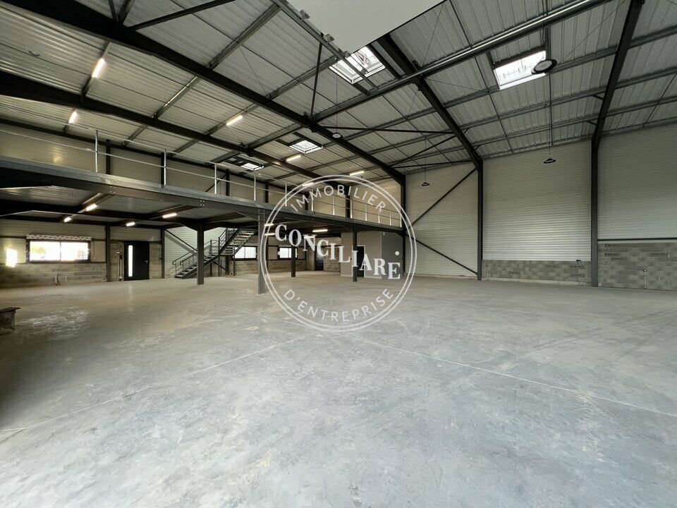 Location entrepot 730 m² non divisibles