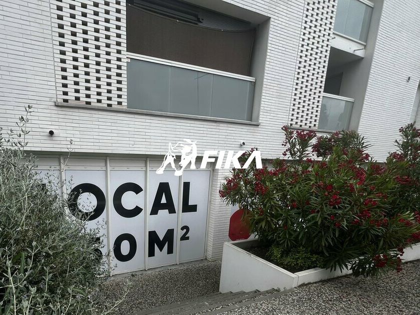 Vente local commercial 155.95 m² non divisibles