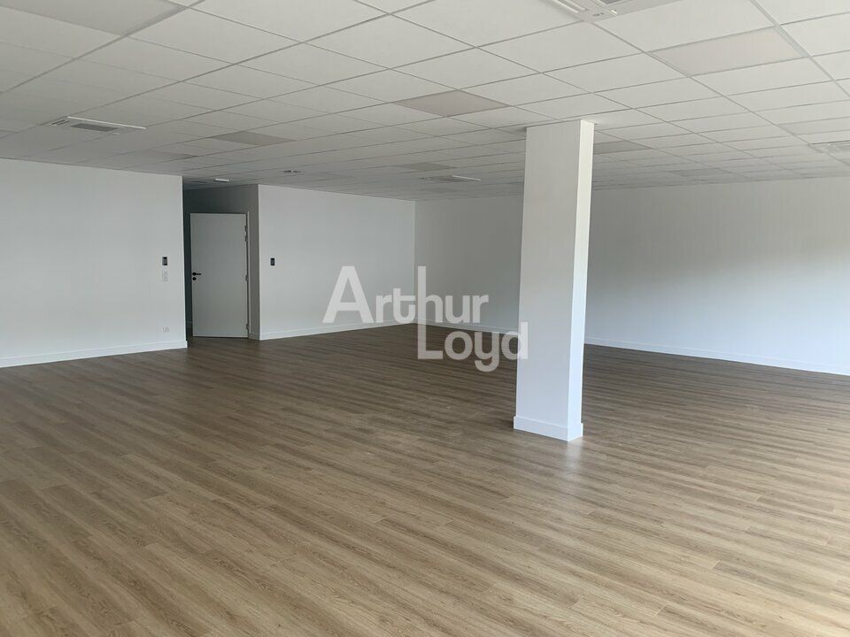 BUREAUX NEUFS-EMPLACEMENT STRATEGIQUE-BELLES PRESTATIONS