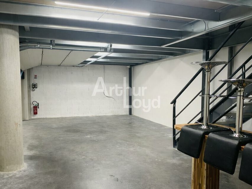 Location local d''activites 160 m² non divisibles