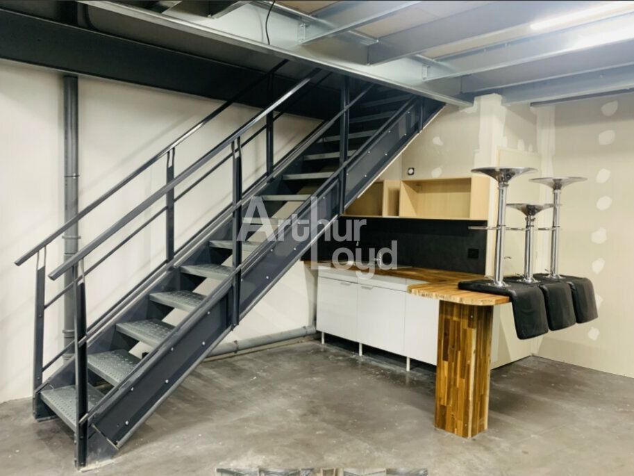 À LOUER PARC DE CALVI – LOCAL D'ACTIVITÉ DE 160 m² FONCTIONNEL ET BIEN AMENAGE