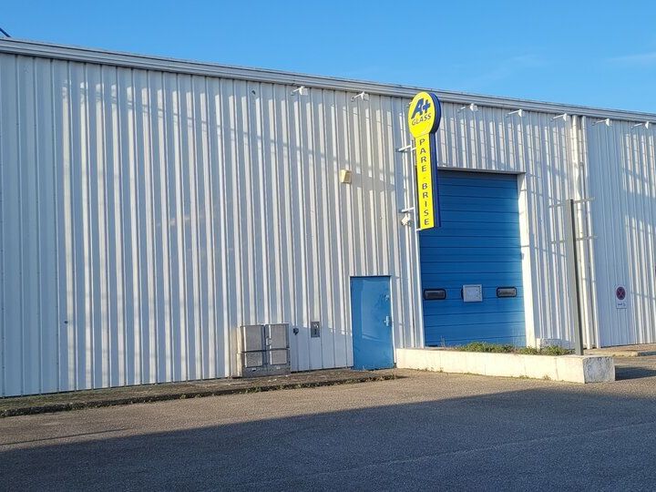 Location local d''activites 443 m² non divisibles