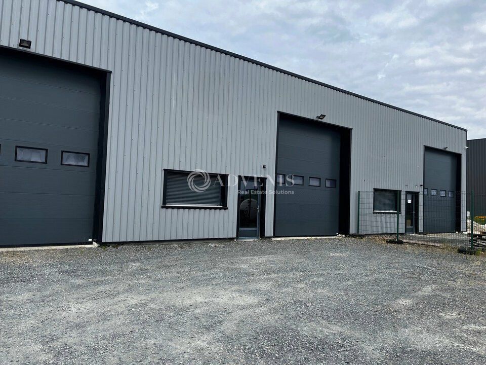 Location local d''activites 915 m² divisibles à partir de 200 m²