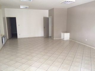 Location local commercial 60 m² à Lille