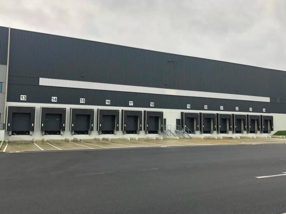 Location entrepôts 24323 m² divisibles à partir de 12000 m²