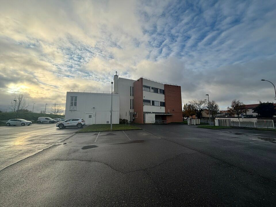 Location bureaux 1827 m² non divisibles