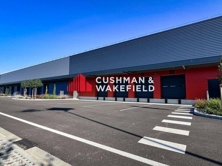 Location local 2235 m² non divisibles