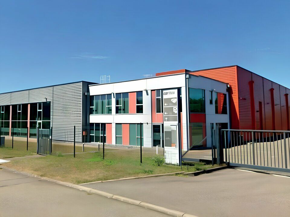 Vente local d''activites 3000 m² non divisibles