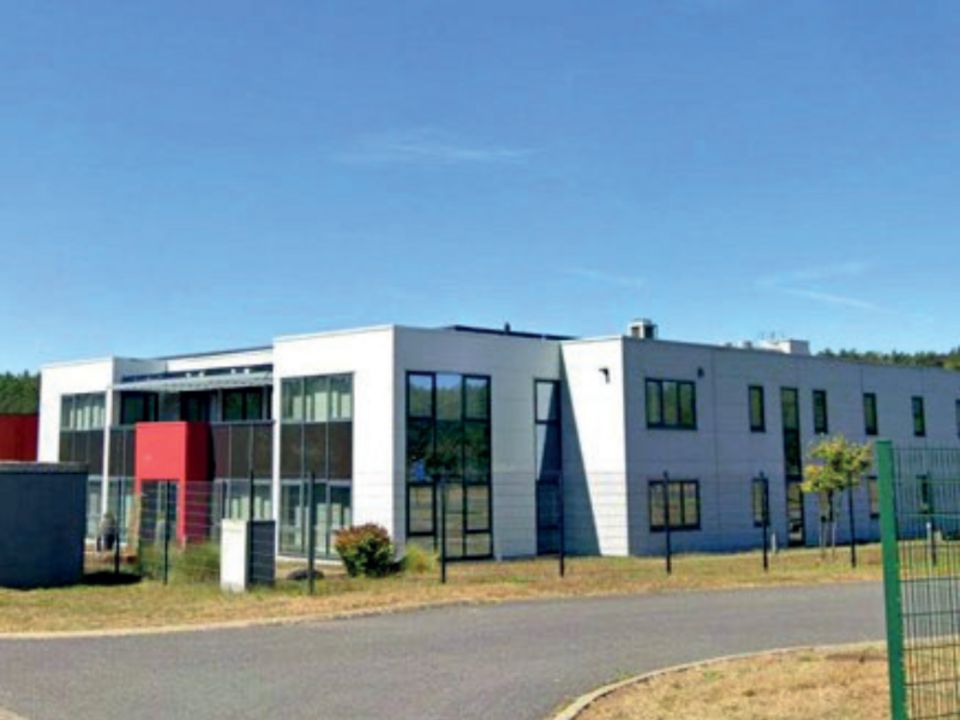 Vente local d''activites 3800 m² non divisibles