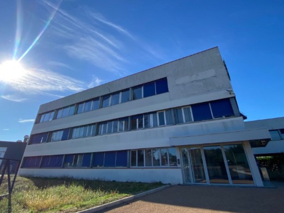 Location bureaux 1850 m² non divisibles