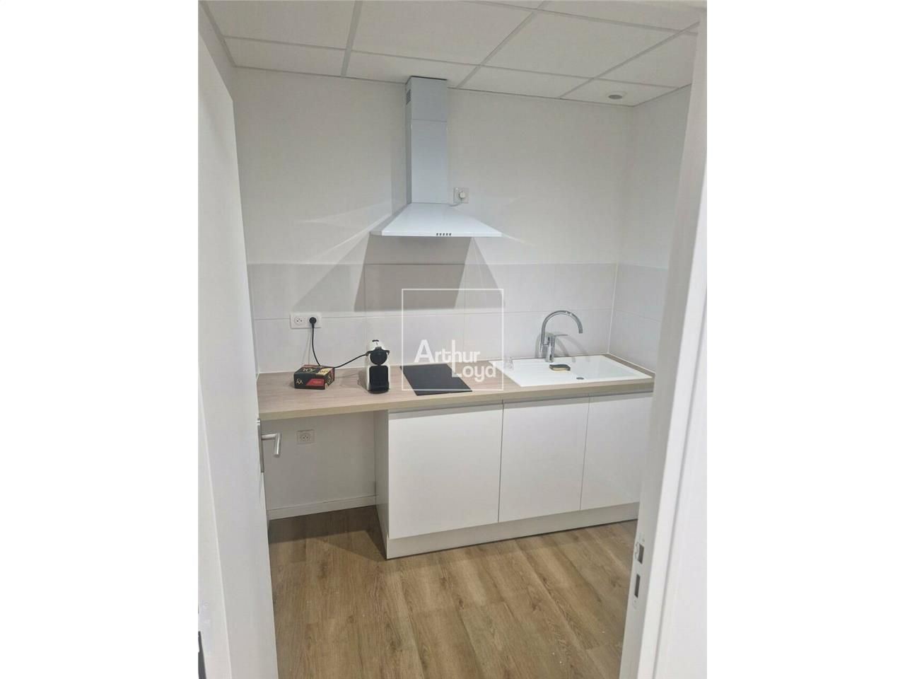 FONTENAY LE VICOMTE LOCAL PME A LOUER