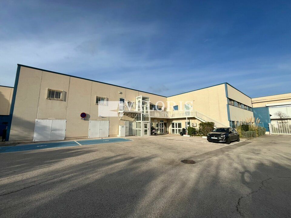 VALORIS MEDITERRANEE, vous propose, à la location, une surface de bureaux au coeur de la ZAC de Saumaty-Séon, à proximité immédiate de l'A55 et proche de toutes commodités. 