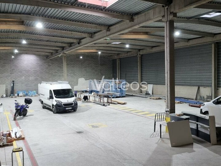 Location local d''activites 1220 m² non divisibles