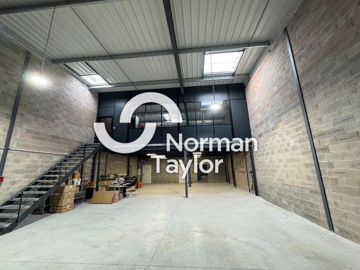 Location local d''activites 345 m² non divisibles