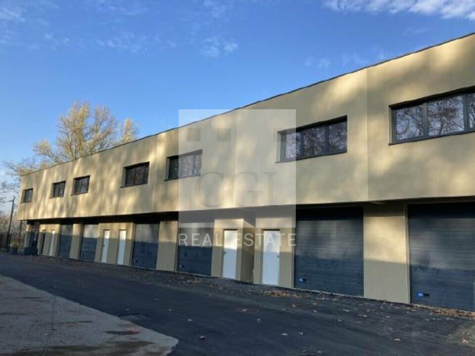 Location local d''activites 288 m² divisibles à partir de 136 m²