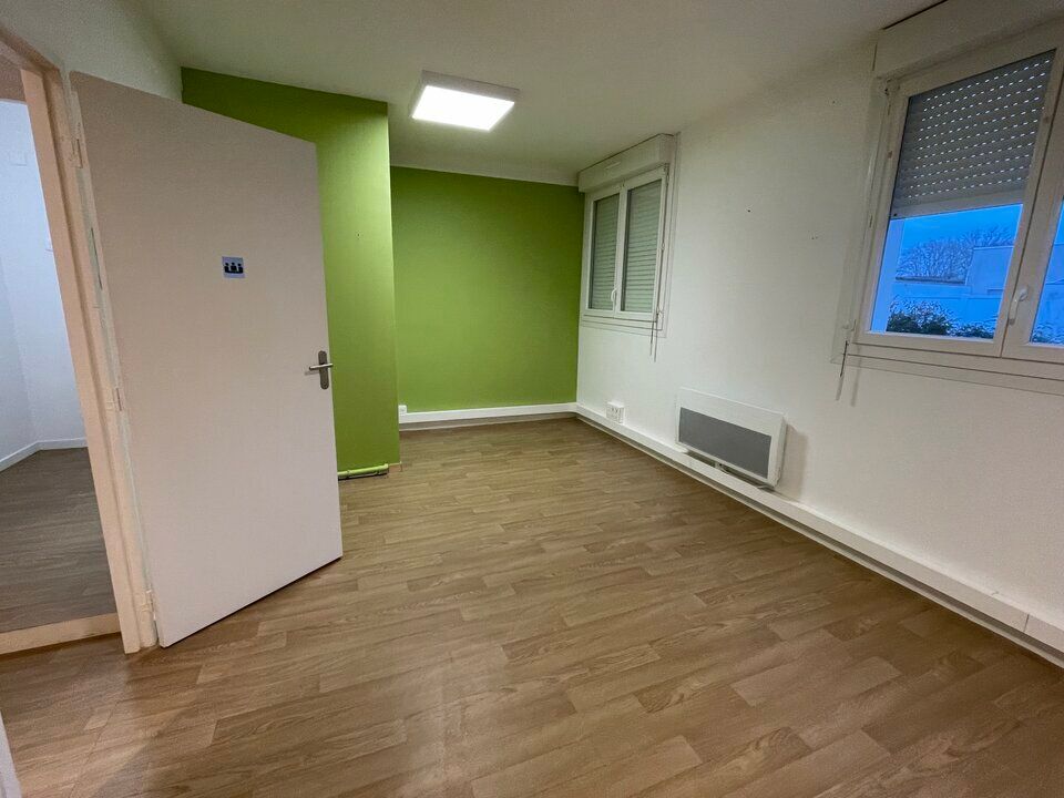 Location bureaux 93.95 m² non divisibles