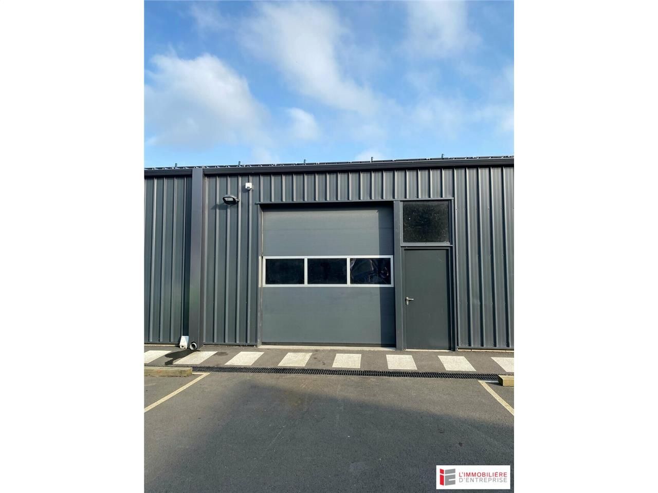 Location local d''activites 221 m² non divisibles