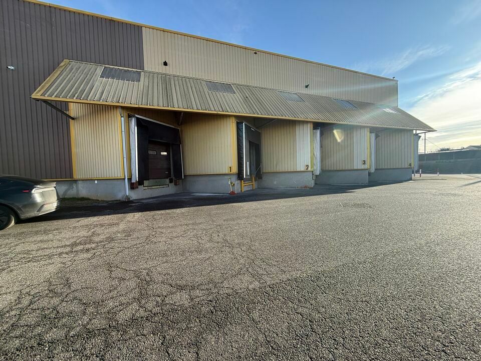 Location local d''activites 2831 m² non divisibles