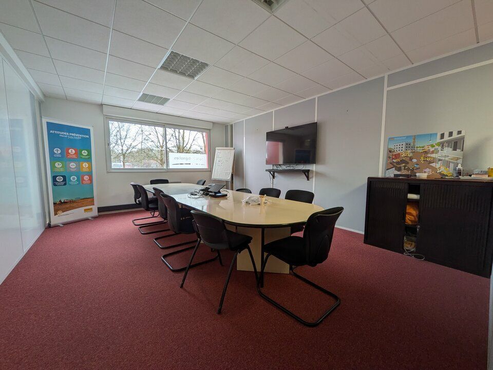 LOCAL D'ACTIVITE avec bureaux 
