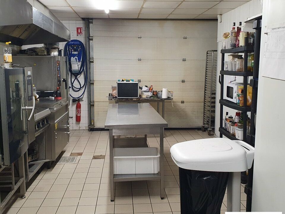 Location local d''activites 135 m² non divisibles