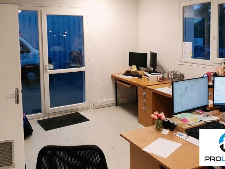 Location local d''activites 123 m² non divisibles