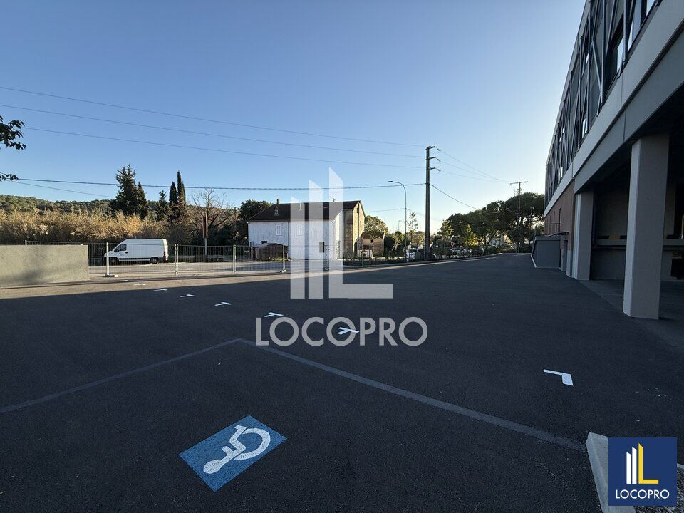 A LOUER - LOCAUX D'ACTIVITES / ENTREPÔT -  2 352 M2 - MOUGINS