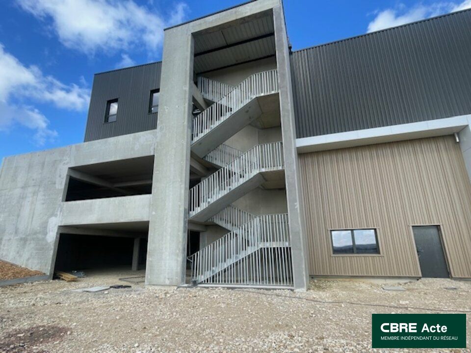 Vente local d''activites 1429.6 m² divisibles à partir de 199.6 m²