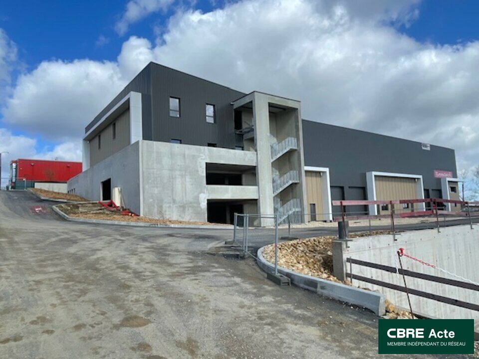 Vente local d''activites 1086.8 m² divisibles à partir de 543.4 m²