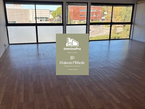 Location bureaux 112 m² à Six-Fours-les-Plages