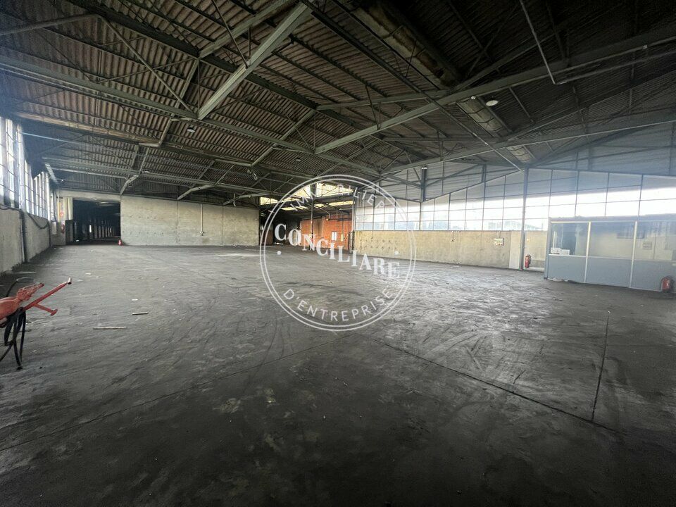 Location entrepot 2650 m² non divisibles