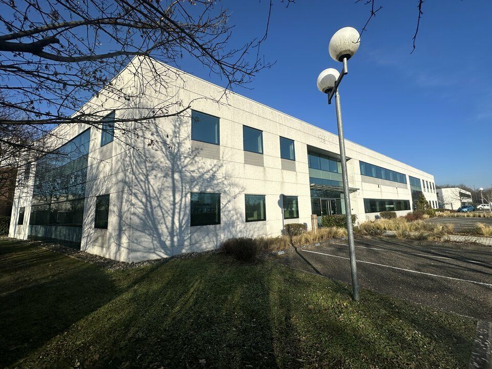 Bâtiment de bureau à la location situé à illkirch au sein du Parc d'Innovation Grand parking privatif