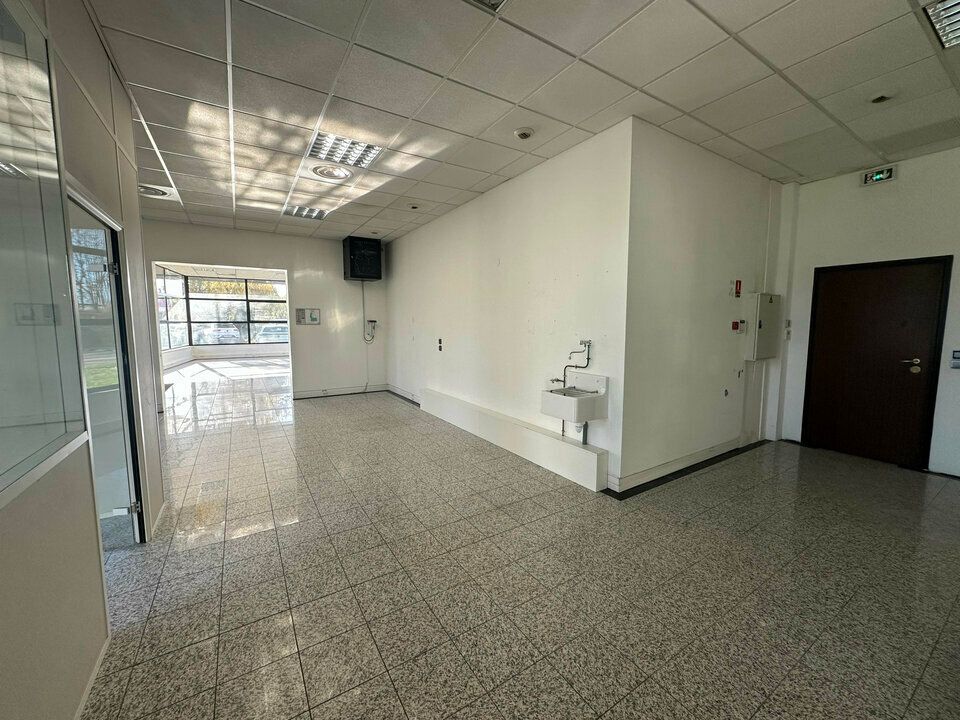 Locaux de bureaux à louer, lumineux et cloisonnés