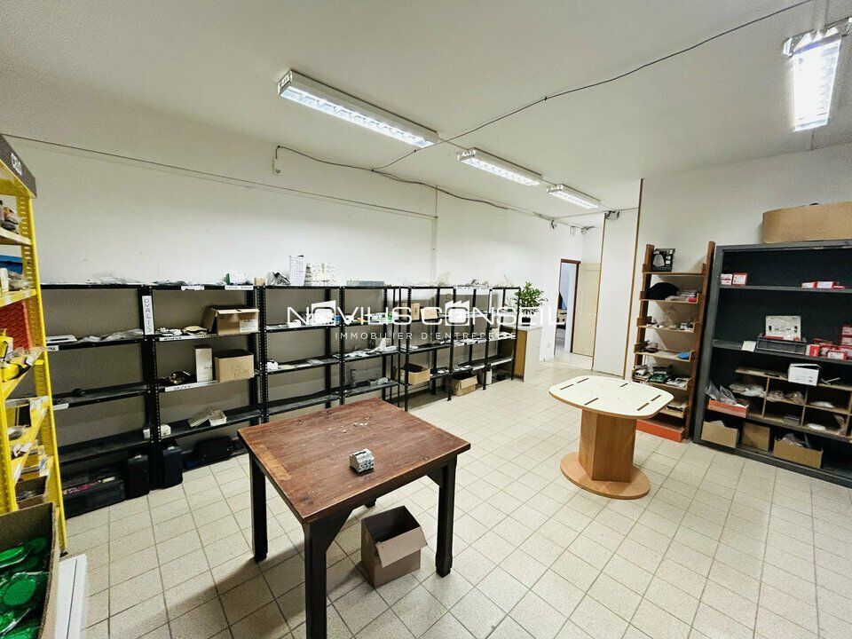 Location activité/entrepôt - 724 m²