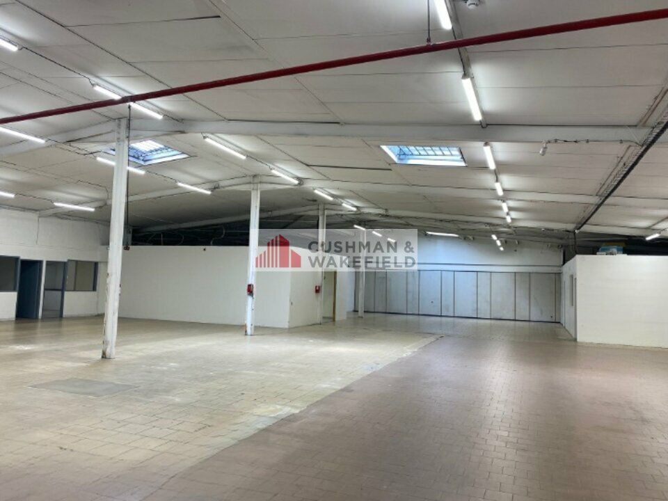 Location local d''activites 400 m² non divisibles