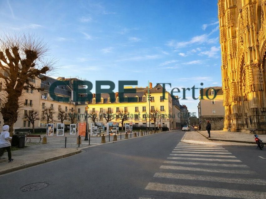 Location local commercial 81 m² non divisibles