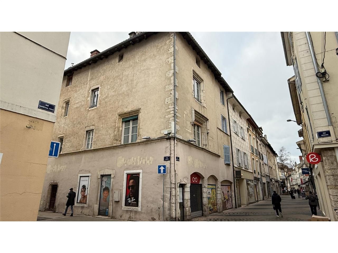 Location commerces 149 m² non divisibles